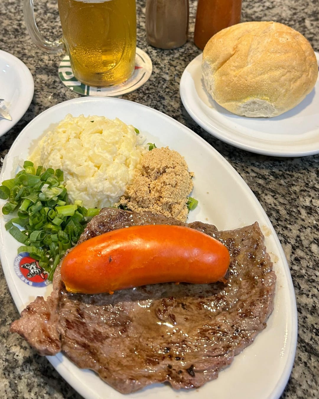 Meia Salada Bife de Mignon e Vina